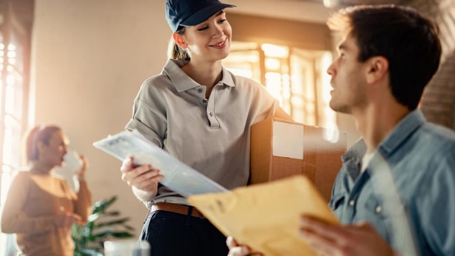 How To Get A Food Delivery Service License in Dubai, UAE