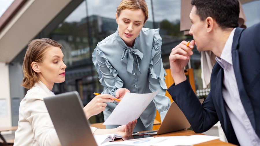 Challenges and Considerations for AI Businesses in Dubai