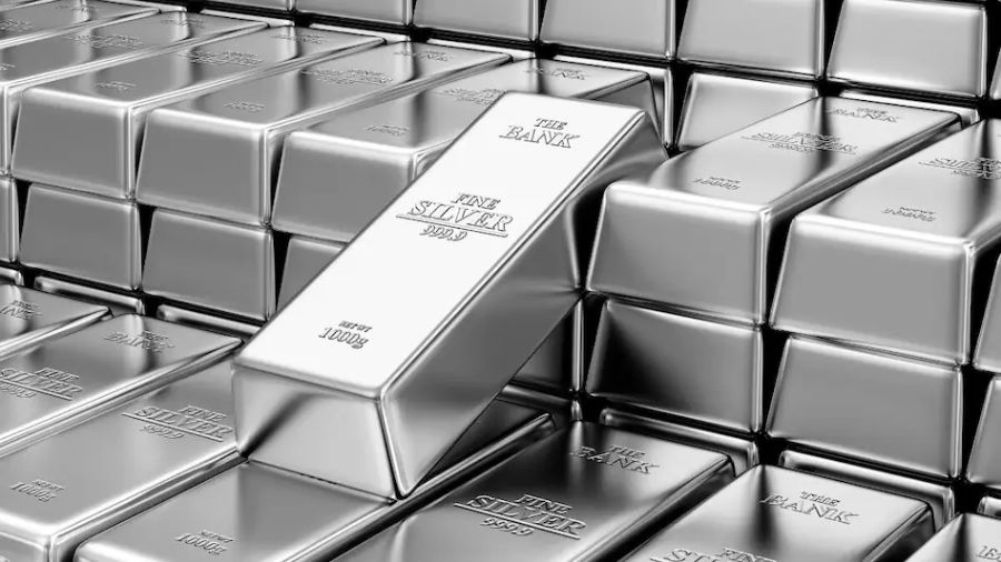Silver’s Rise – The Dual-Engine Asset